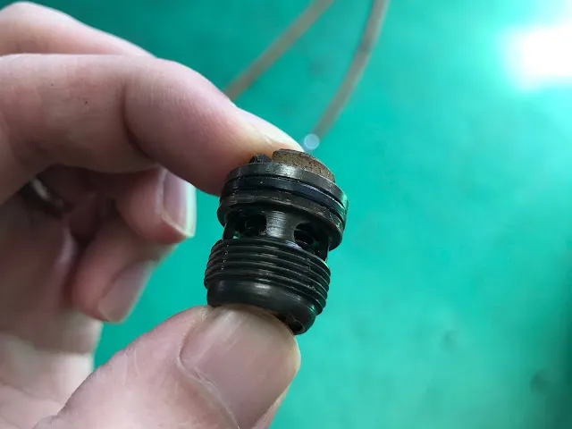 オイルプレッシャーバルブの写真