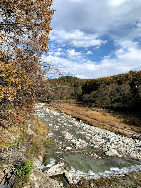 べるが、尾白川